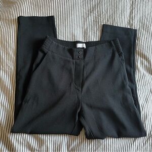 Ankle pants in crepe material with pockets